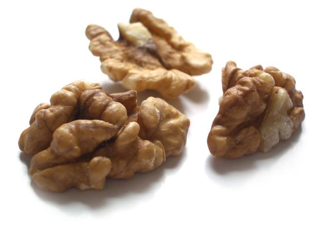 walnut-1549176-640x480